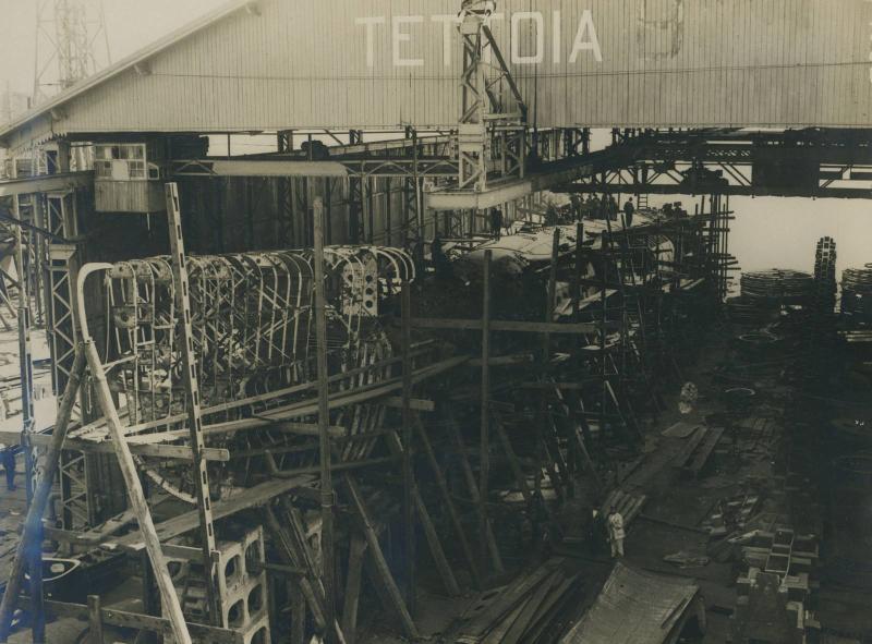 Tettoia "B" con scali per sommergibili di grande dislocamento