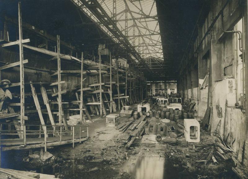 Tettoia "E" con scali per sommergibili