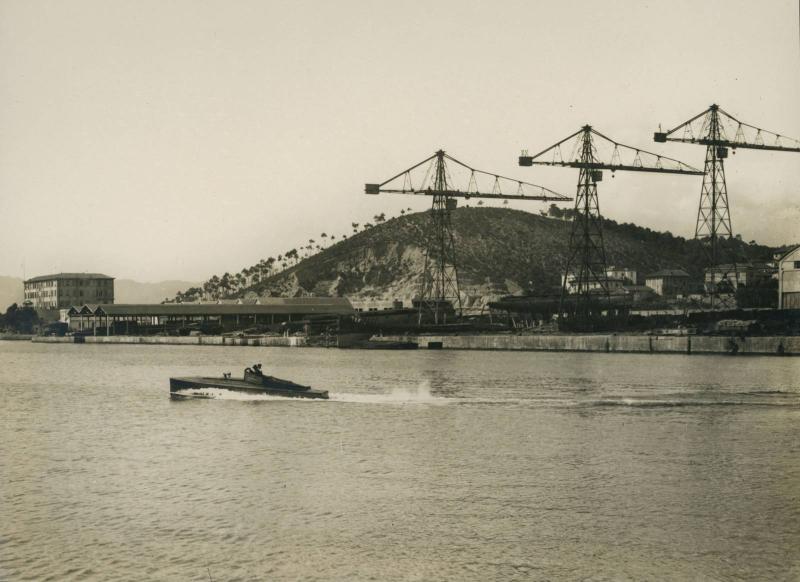 Vista lato ovest cantieri con capannoni per alaggio avanscali