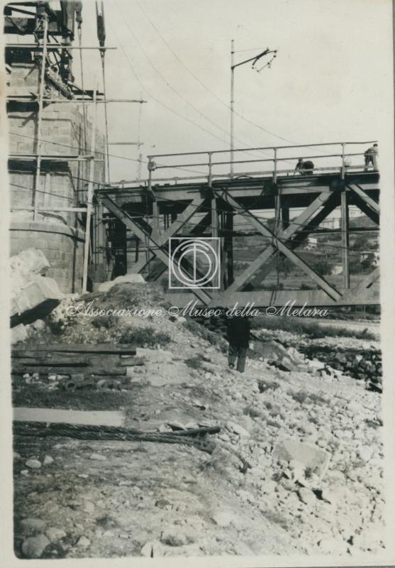 Travata e pila in riparazione