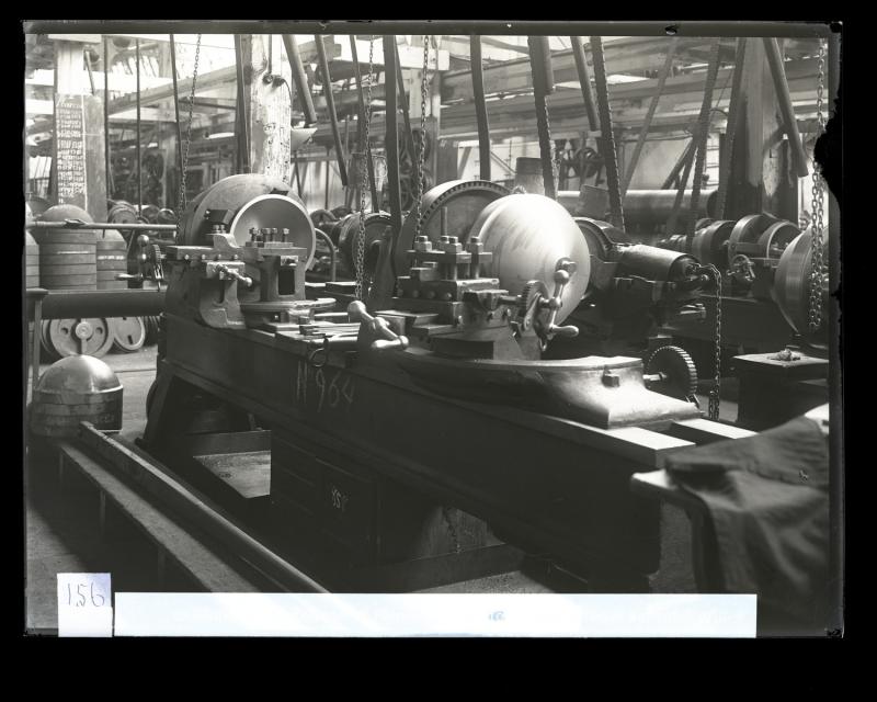 Reparto tornitura fondi serbatoi aria