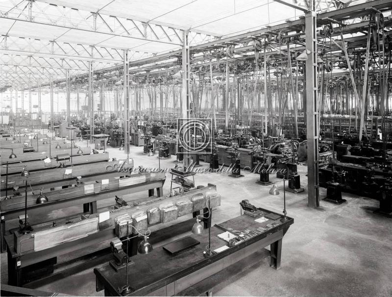 Interno dello stabilimento. Reparto aggiustaggio (2)