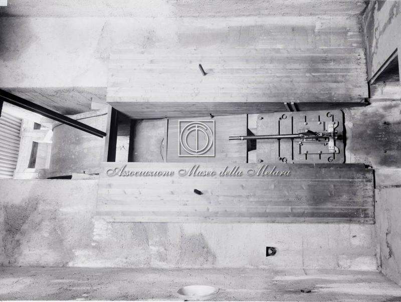 Interno dello stabilimento. Linea di tiro medi calibri