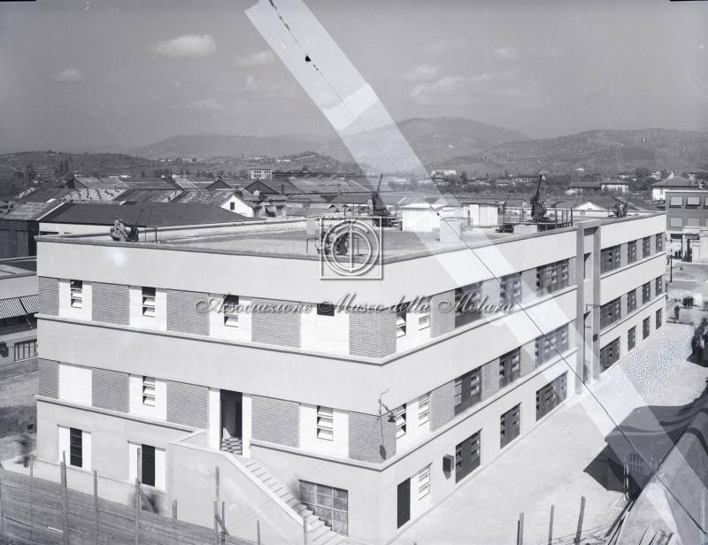 Prove di difesa contraerea sul tetto - Veduta della palazzina