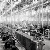 Interno dello stabilimento. Reparto frese e mole