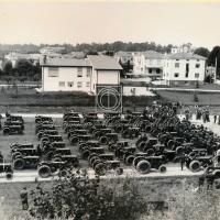 Due visioni del parco trattori (1)