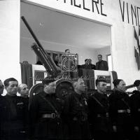 Discorso di gerarca al comizio fascista