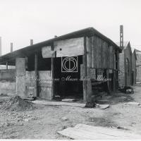 Baracca industriale con tetto in lamiera