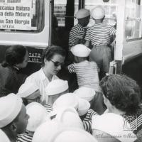 Bambini in partenza sulla corriera